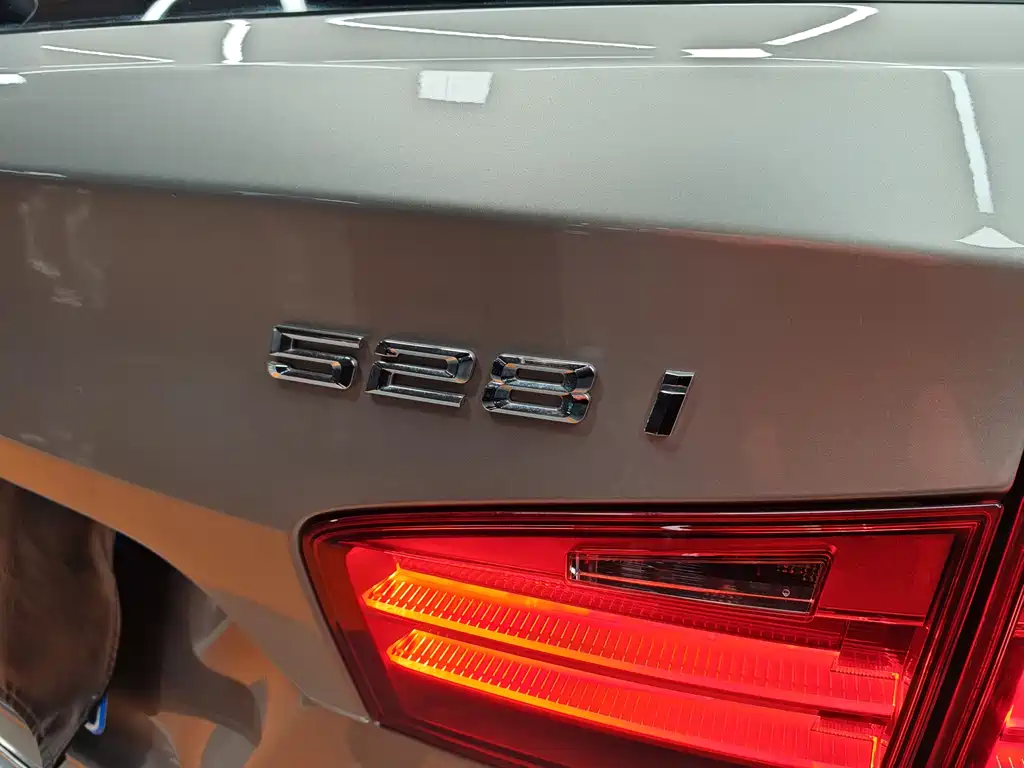 BMW 5 Series 2015 — фото 9