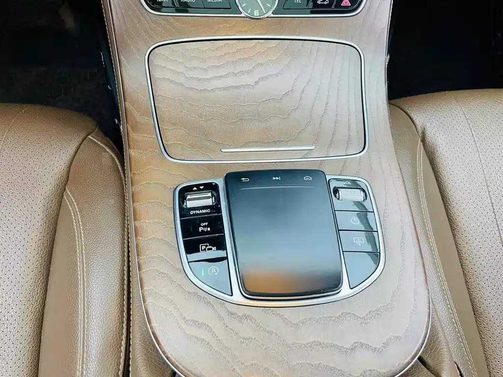 Mercedes-Benz E-Class 2019 — фото 15