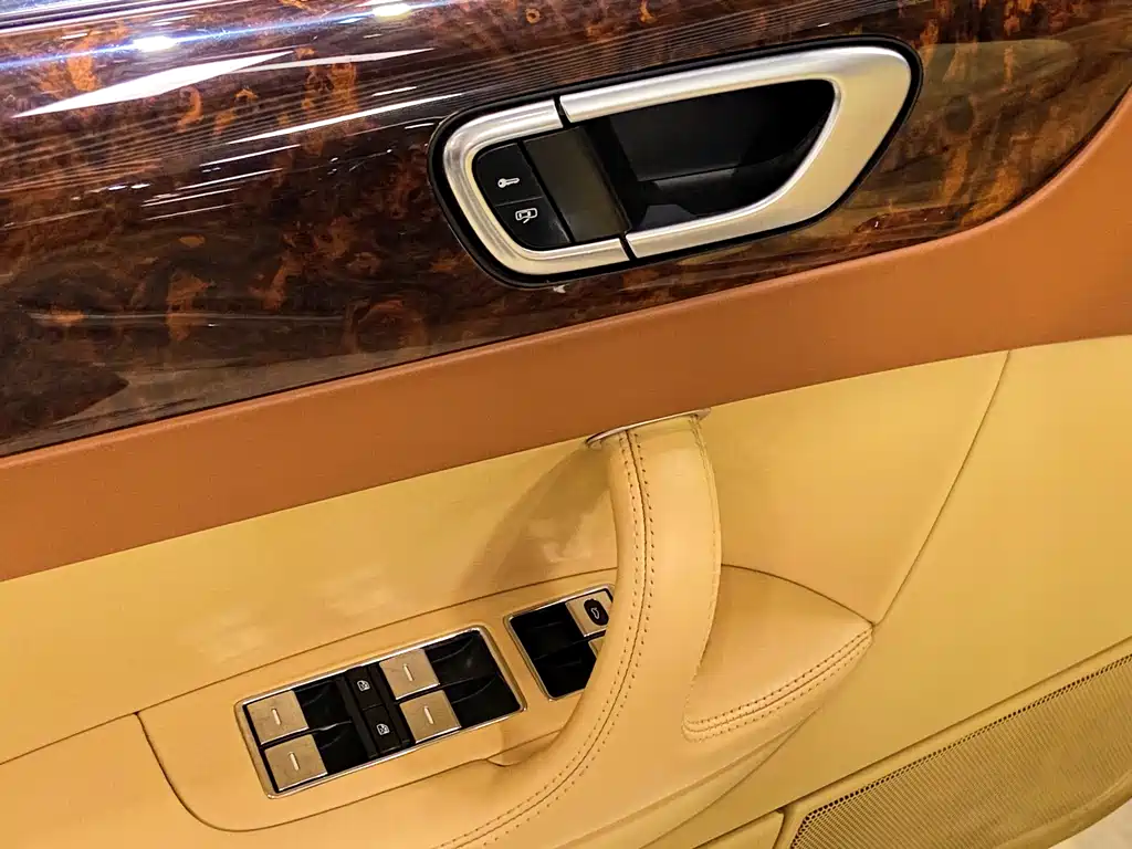 Bentley Flying Spur 2010 — фото 12