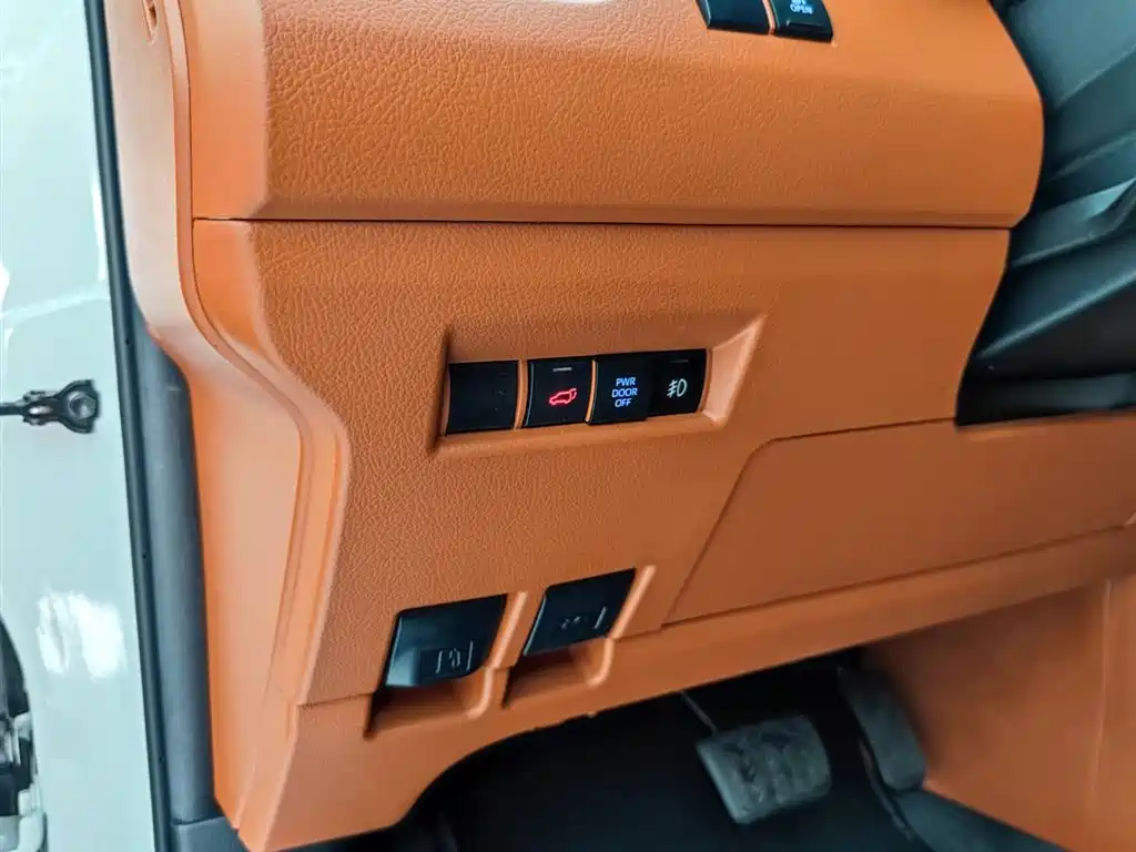 Toyota Hiace 2025 — фото 28