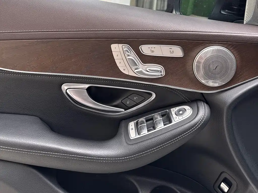 Mercedes-Benz GLC 2019 — фото 12
