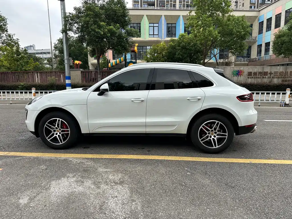 Porsche Macan 2015 — фото 21