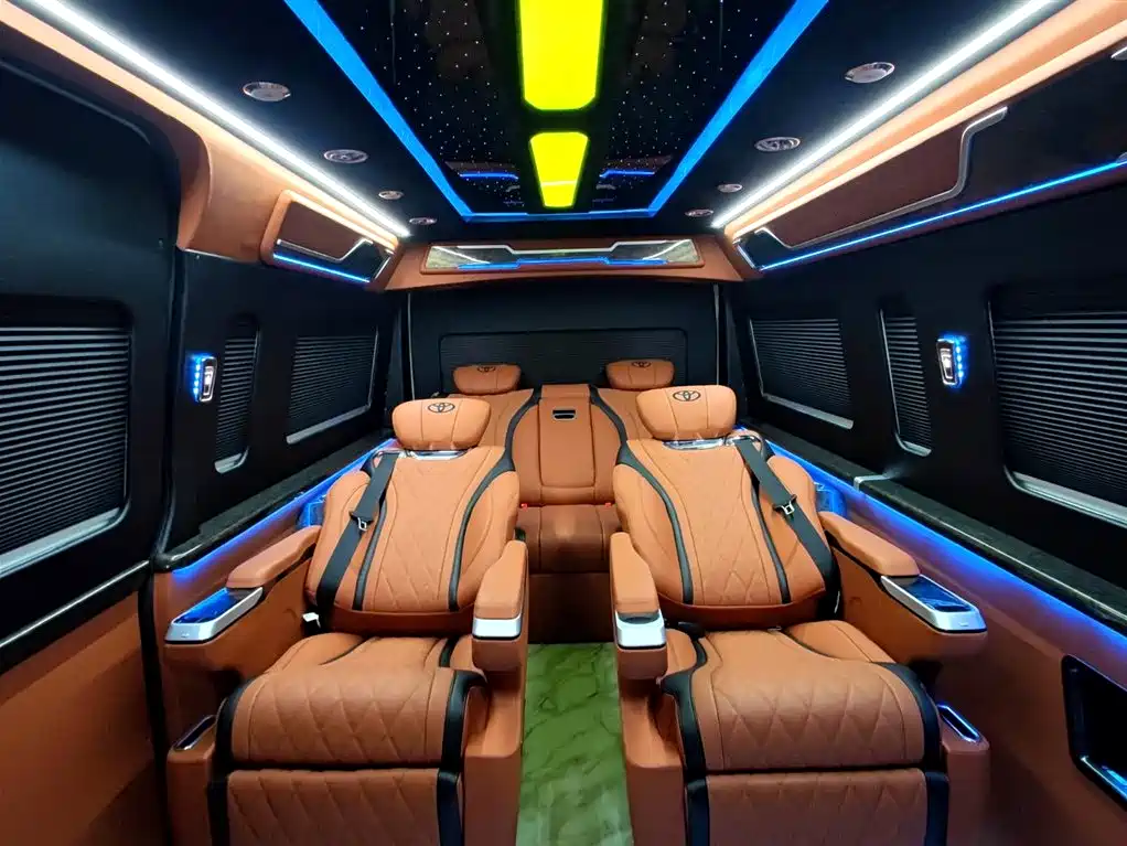 Toyota Hiace 2025 — фото 10