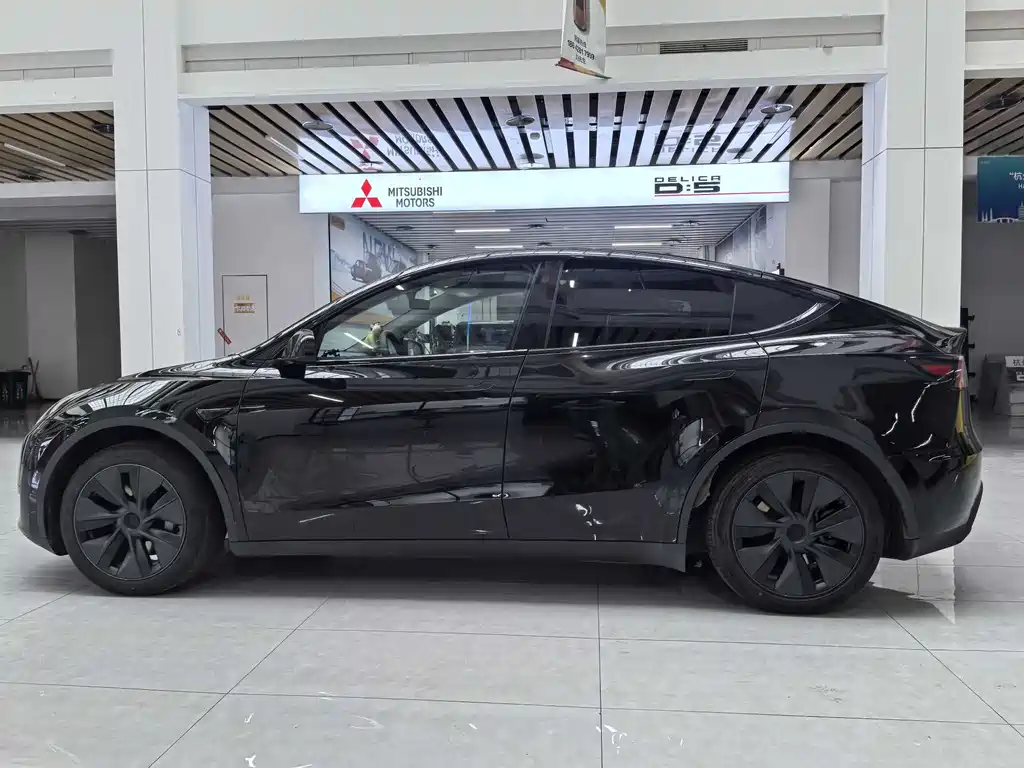 Tesla Model Y 2024 — фото 15