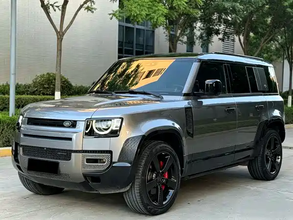 Land Rover Defender 2023