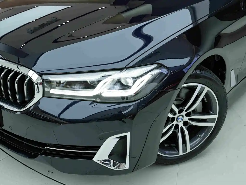 BMW 5 Series 2023 — фото 17