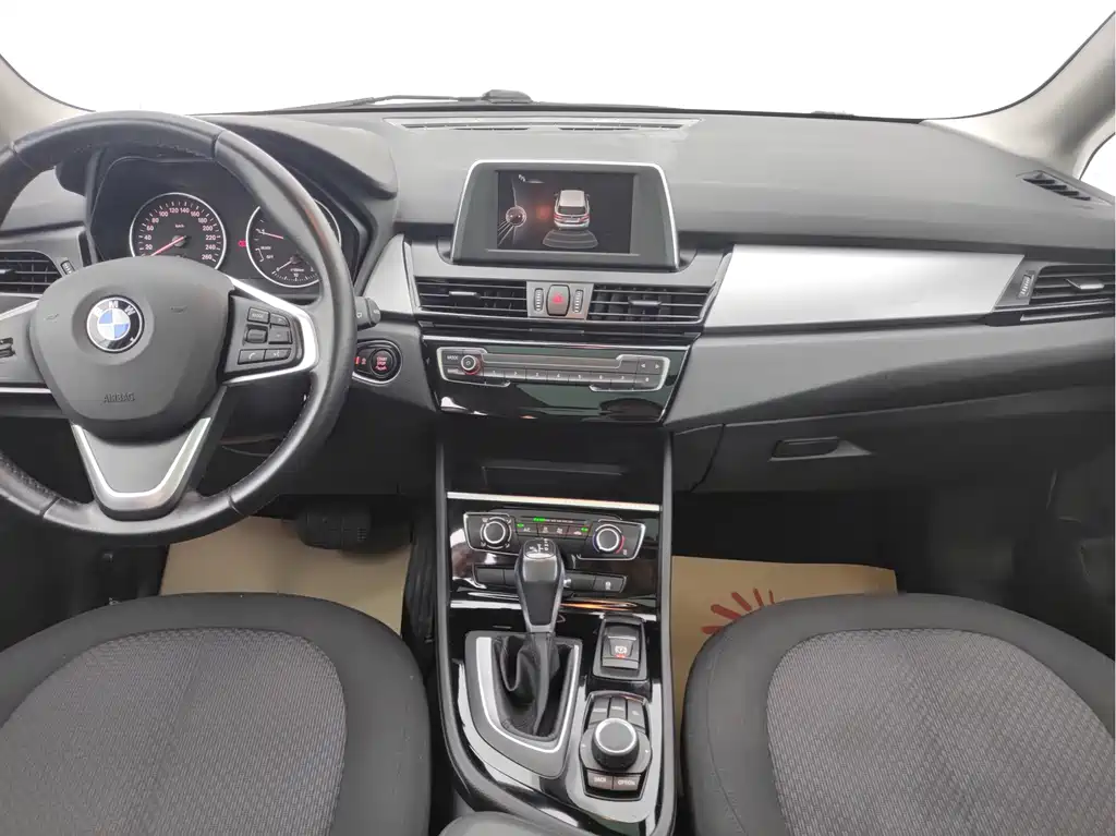 BMW 2 Series Station Wagon 2017 — фото 11