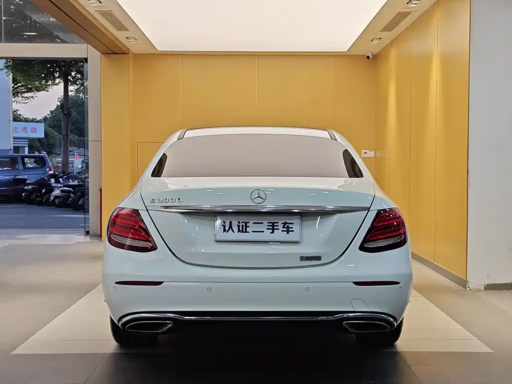 Mercedes-Benz E-Class 2017 — фото 30
