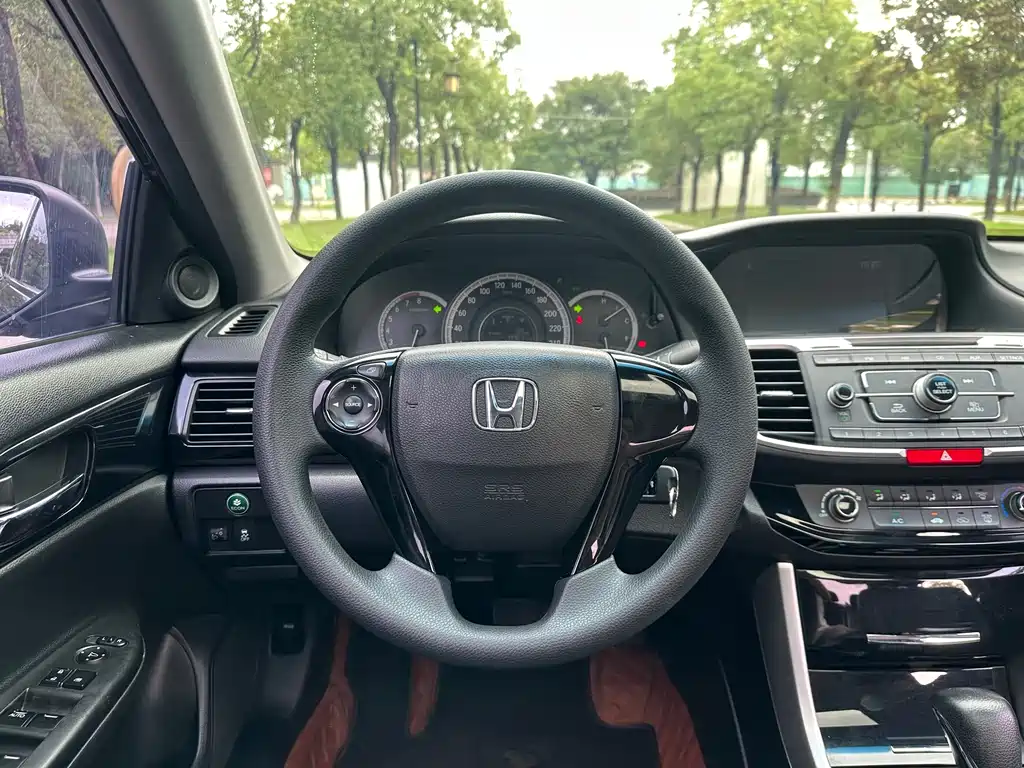 Honda Accord 2017 — фото 13