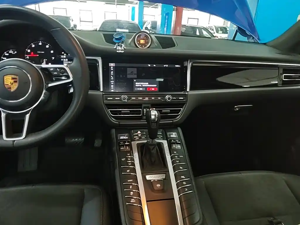 Porsche Macan 2021 — фото 13