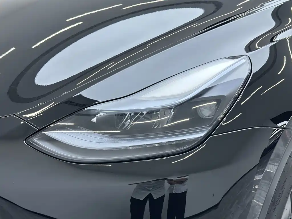 Tesla Model Y 2024 — фото 11