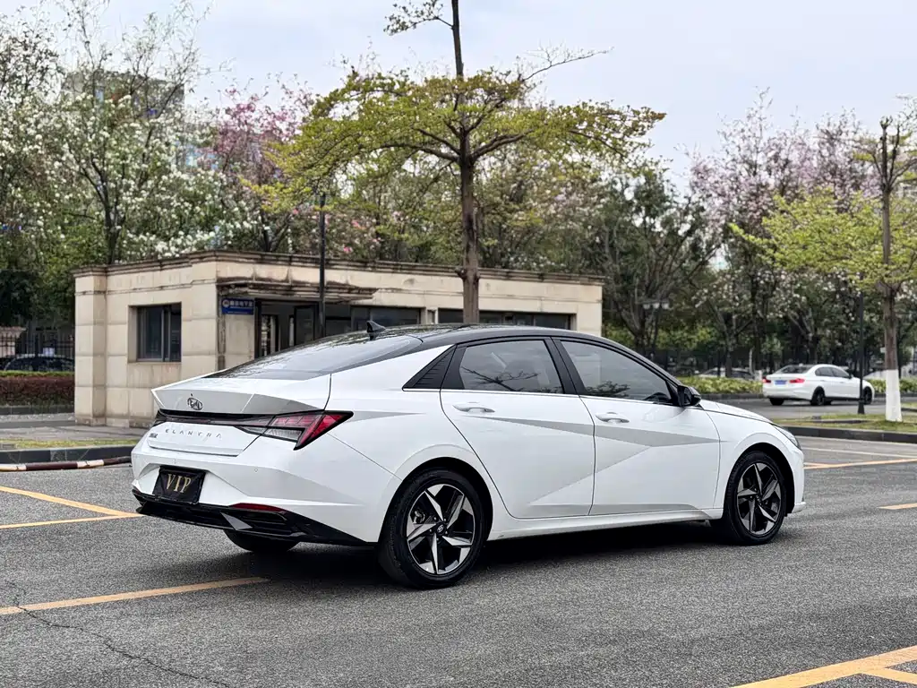 Hyundai Elantra 2023 — фото 22