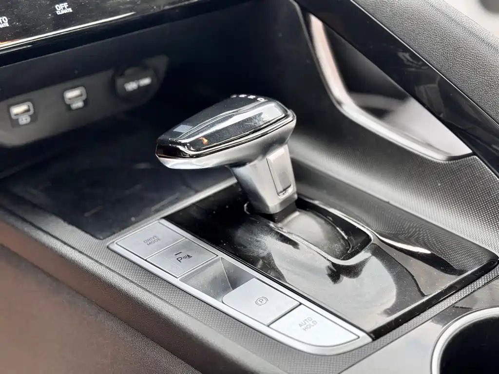 Hyundai Elantra 2023 — фото 13