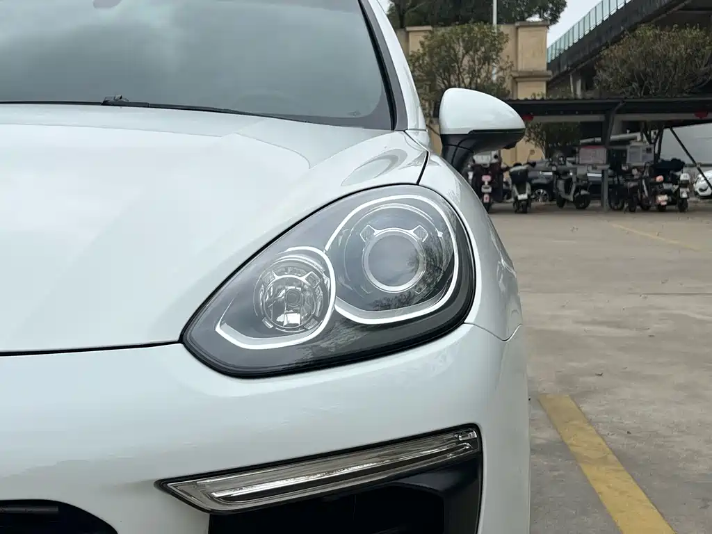 Porsche Cayenne 2016 — фото 23