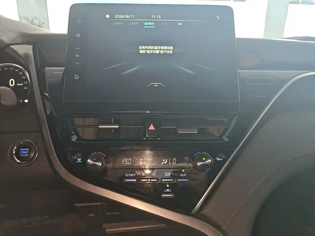 Toyota Camry 2023 — фото 13