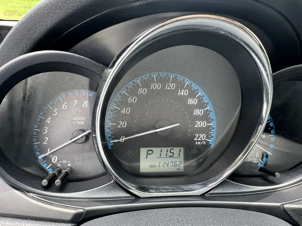 Toyota Yaris L 2017 — фото 11