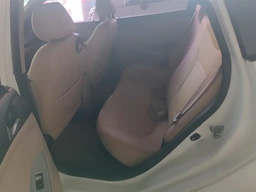 Hyundai Verna 2015 — фото 17