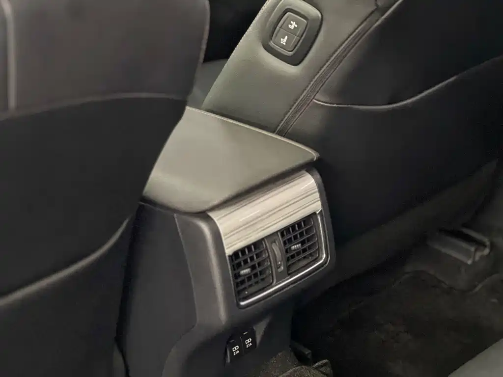 Toyota Camry 2018 — фото 15