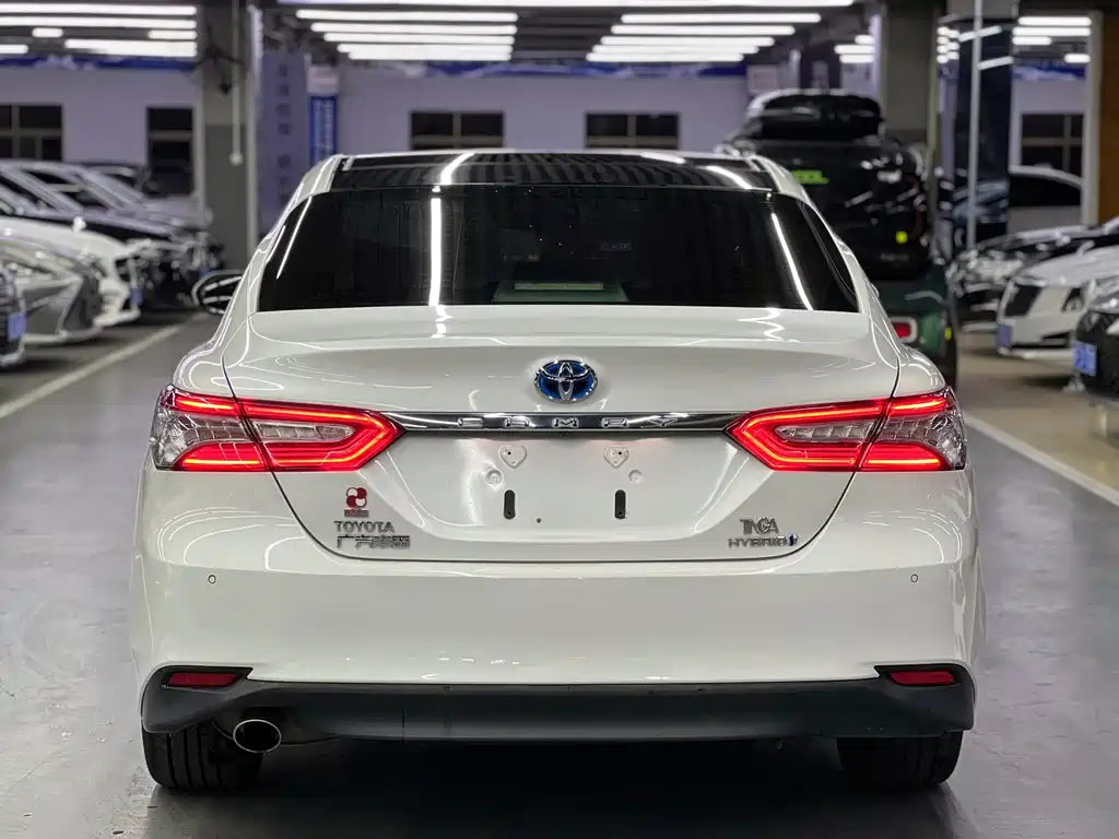Toyota Camry 2018 — фото 5