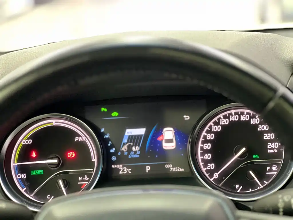 Toyota Camry 2018 — фото 13