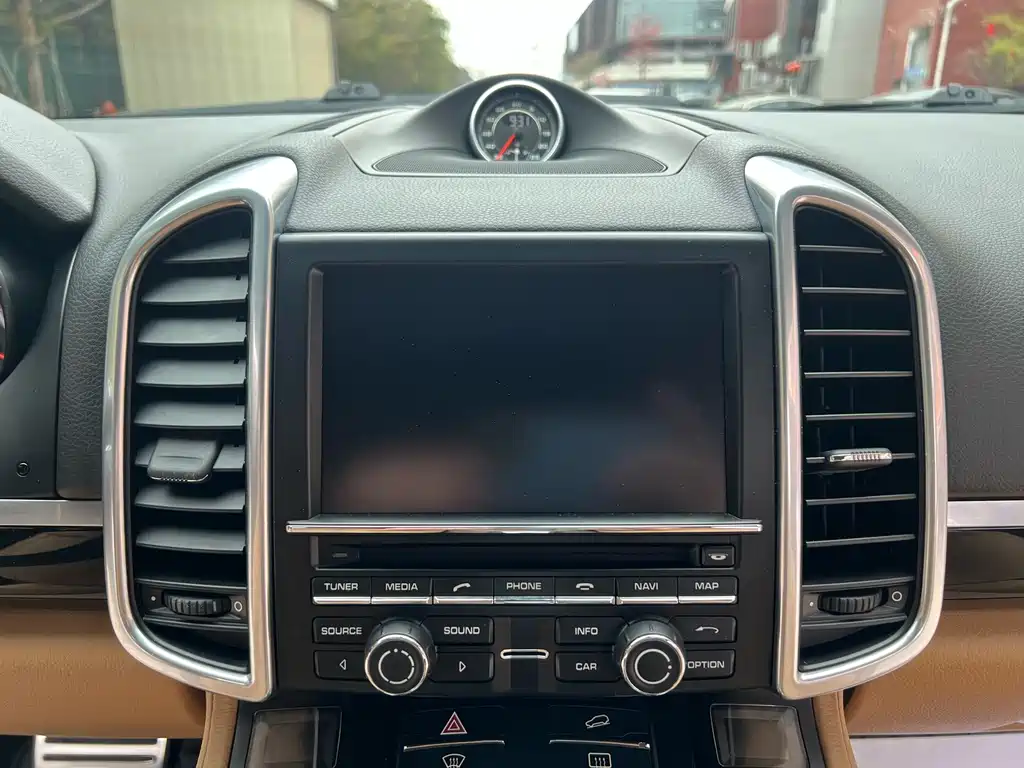 Porsche Cayenne 2016 — фото 14