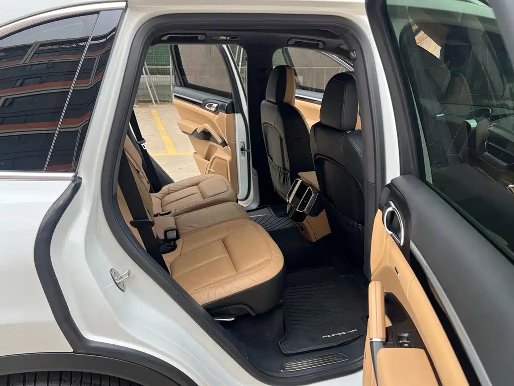 Porsche Cayenne 2016 — фото 11