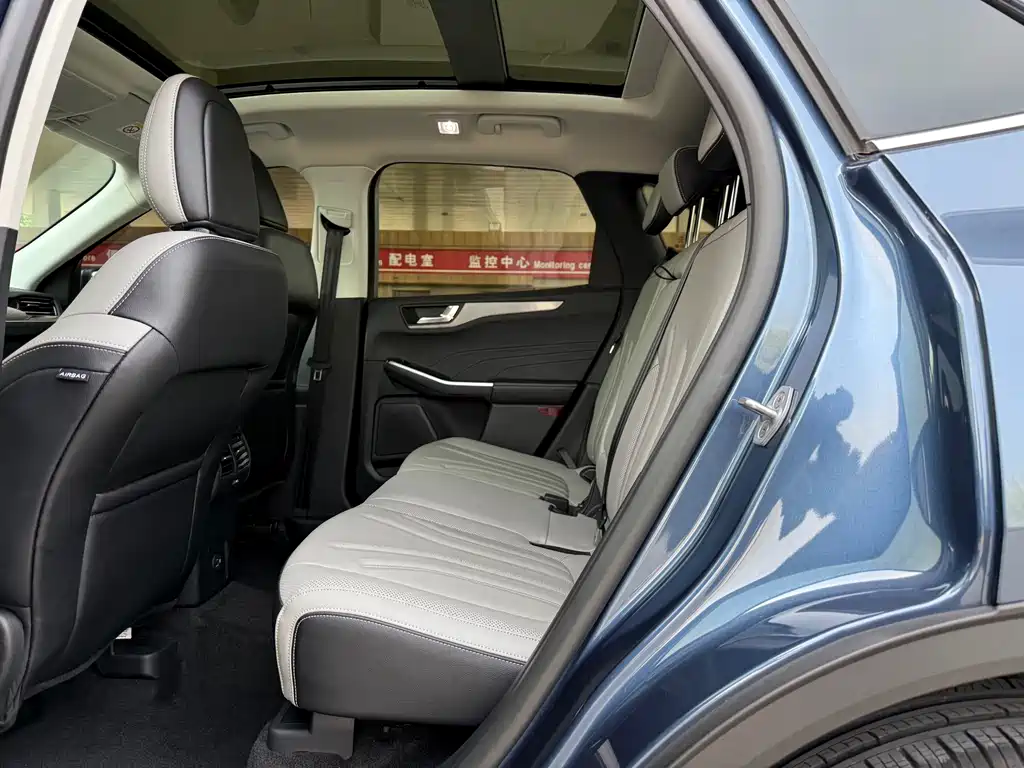 Ford Escape 2022 — фото 10