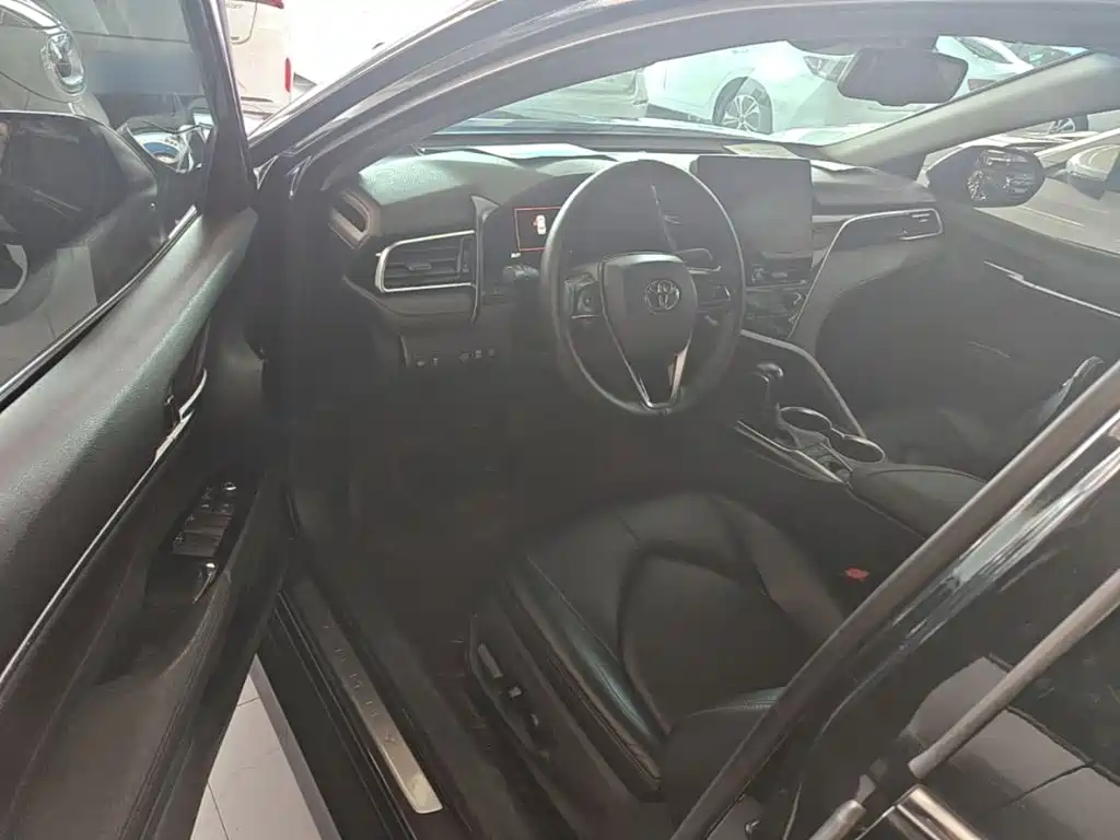 Toyota Camry 2023 — фото 16