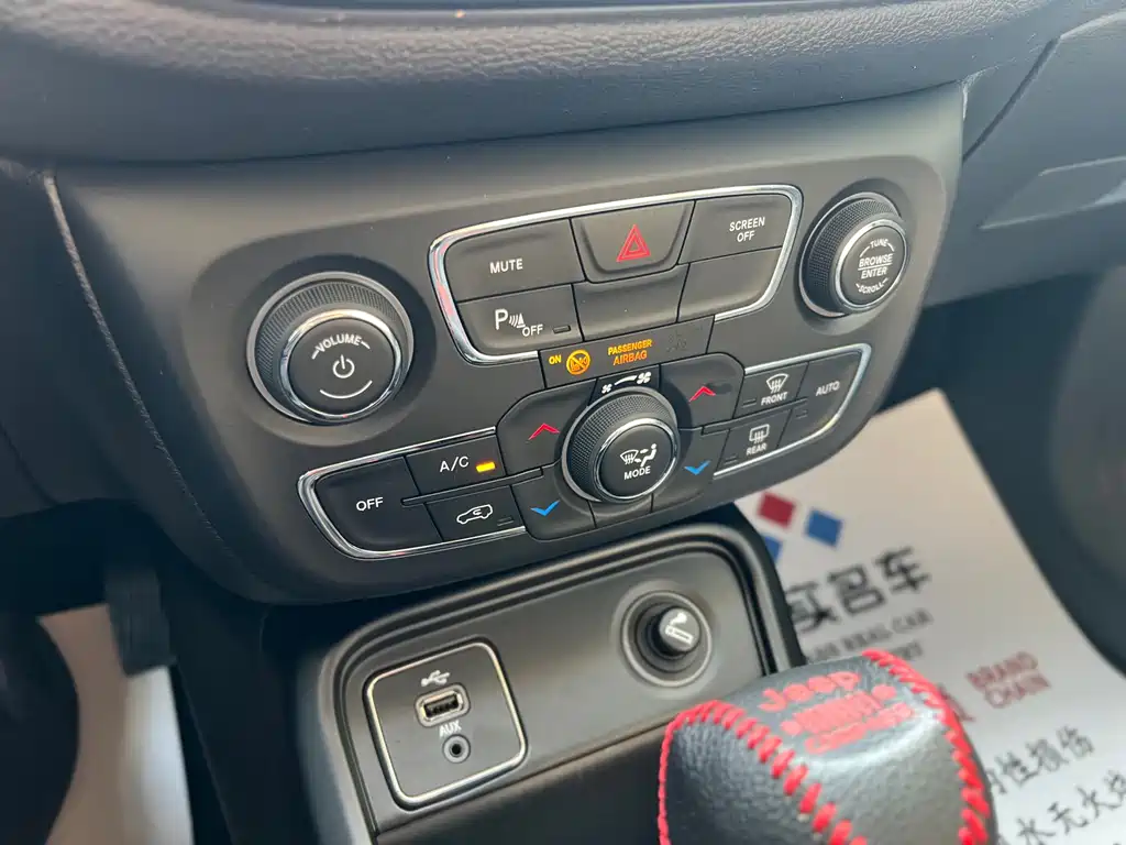 Jeep Compass 2017 — фото 14