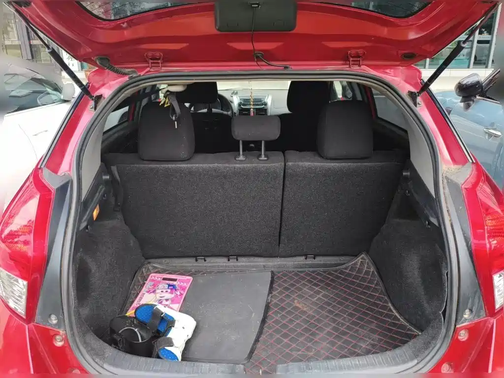 Toyota Yaris L 2014 — фото 15