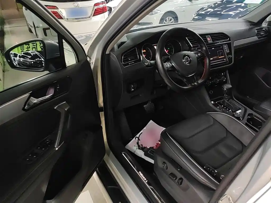 Volkswagen Tiguan L 2018 — фото 16