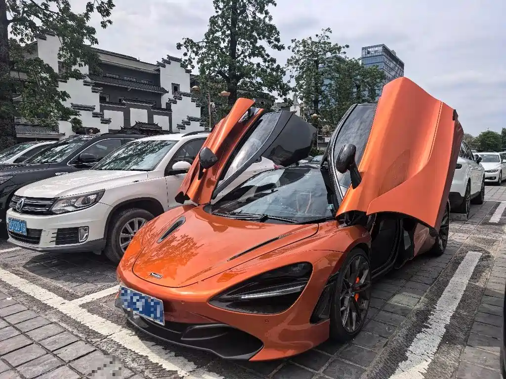 McLaren 720S 2018 — фото 1