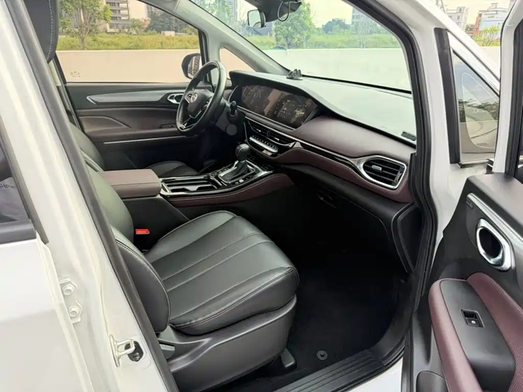GAC Motor Trumpchi M6 2023 — фото 13