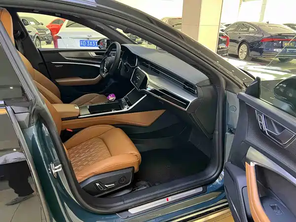 Audi A7L 2022