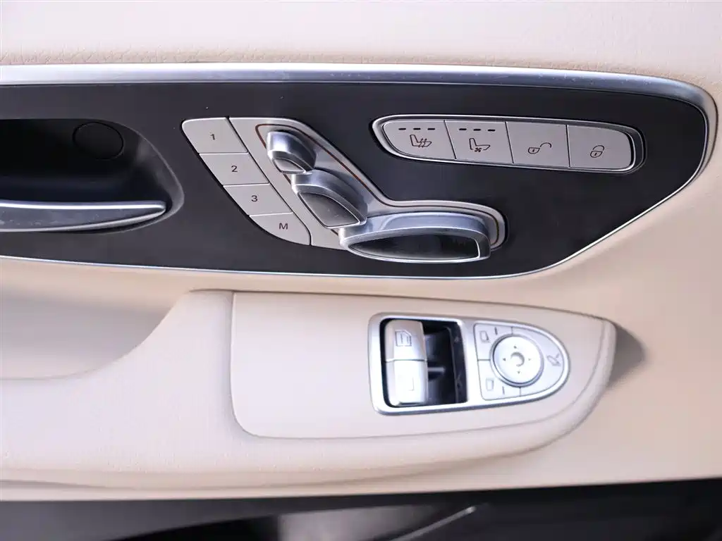 Mercedes-Benz V-Class 2024 — фото 16