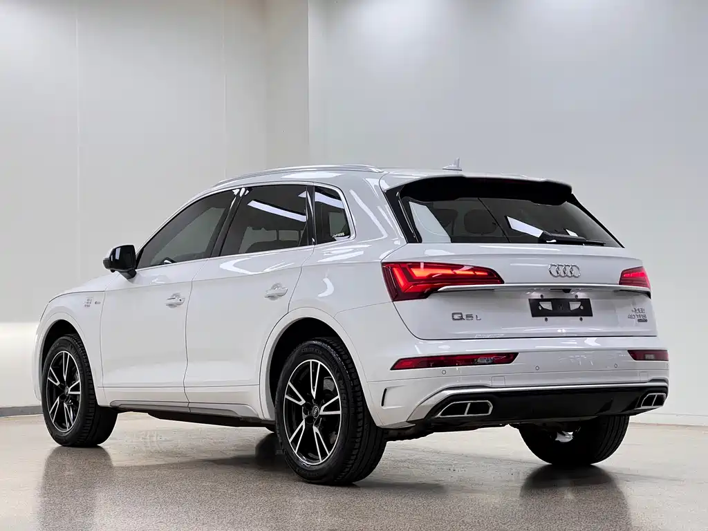 Audi Q5L 2023 — фото 28
