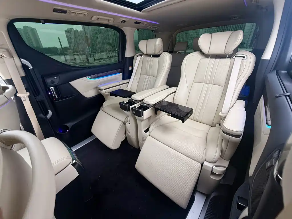 Toyota Alphard 2023 — фото 9