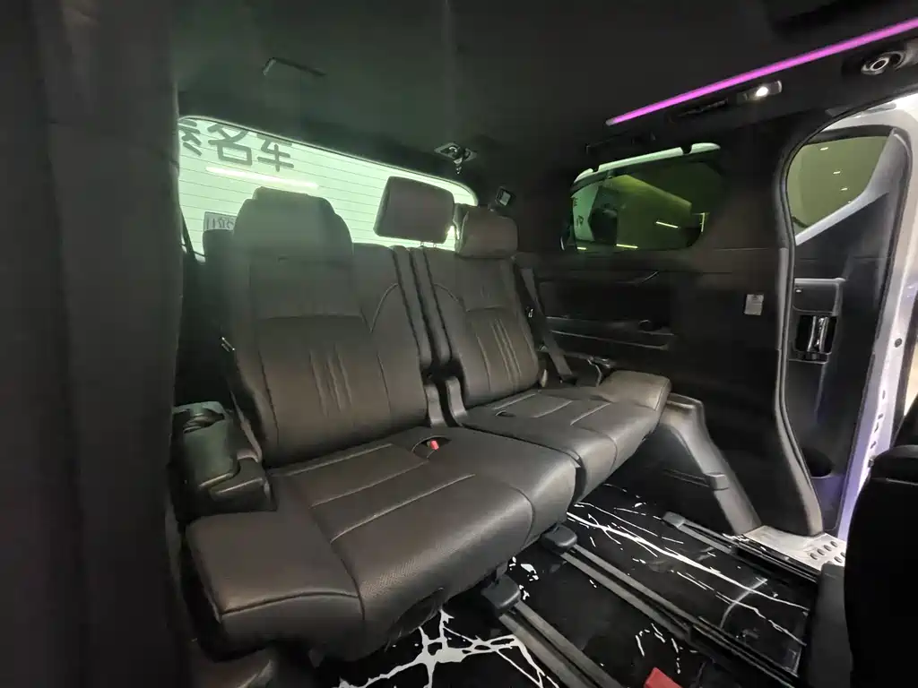 Toyota Alphard 2021 — фото 26
