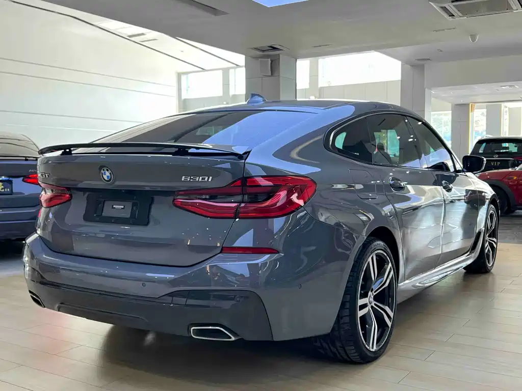 BMW 6 Series GT 2022 — фото 11