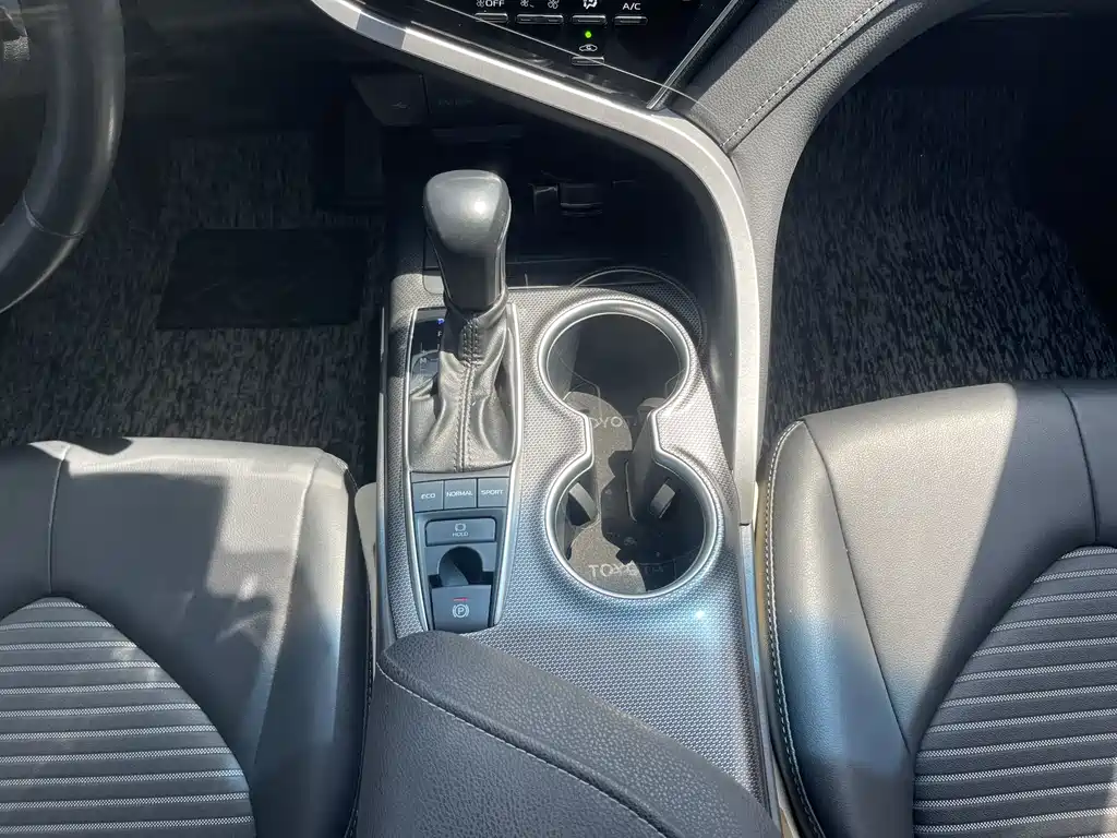 Toyota Camry 2023 — фото 16