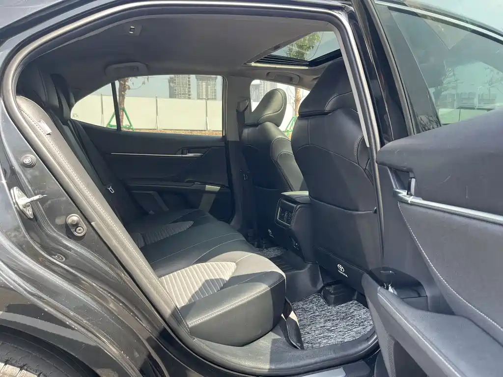 Toyota Camry 2023 — фото 17