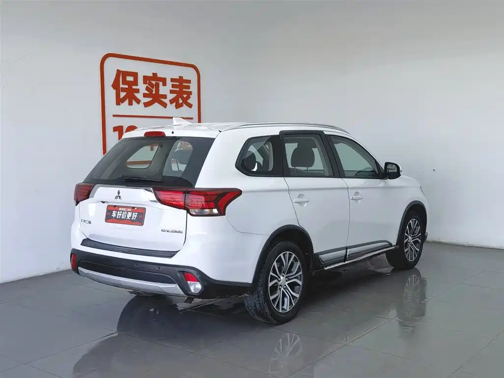 Mitsubishi Outlander 2018 — фото 2