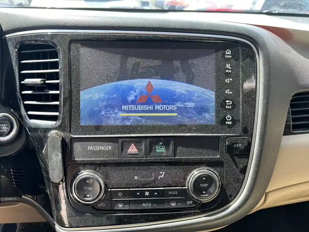 Mitsubishi Outlander 2018 — фото 12