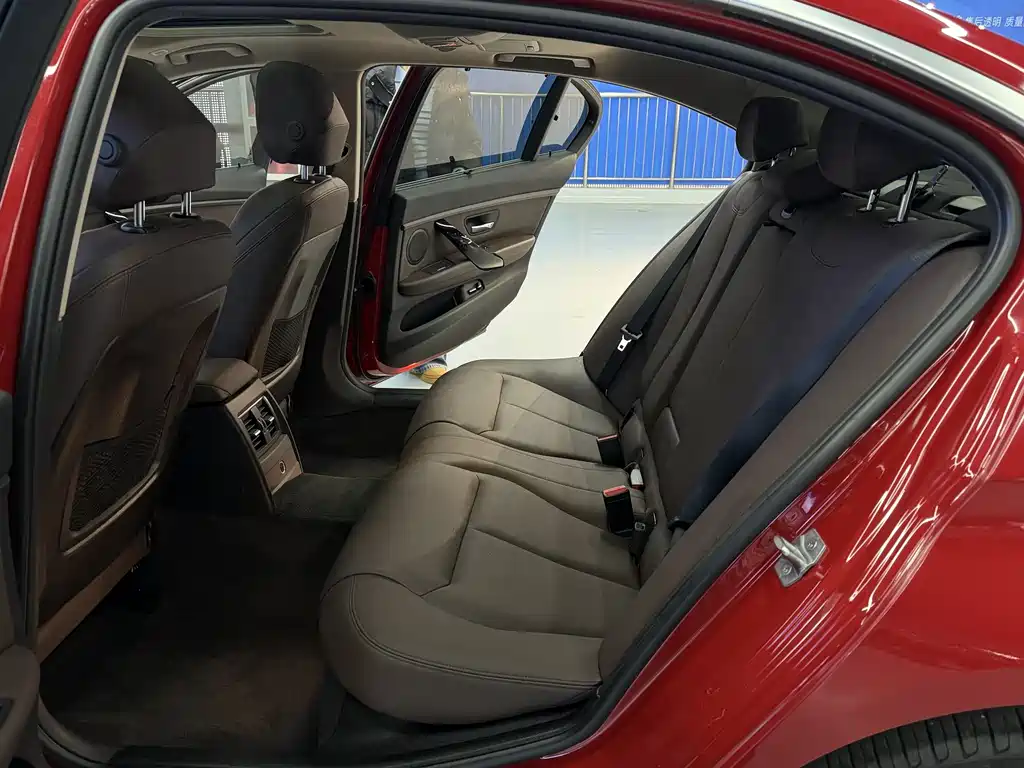 BMW 3 Series 2019 — фото 15