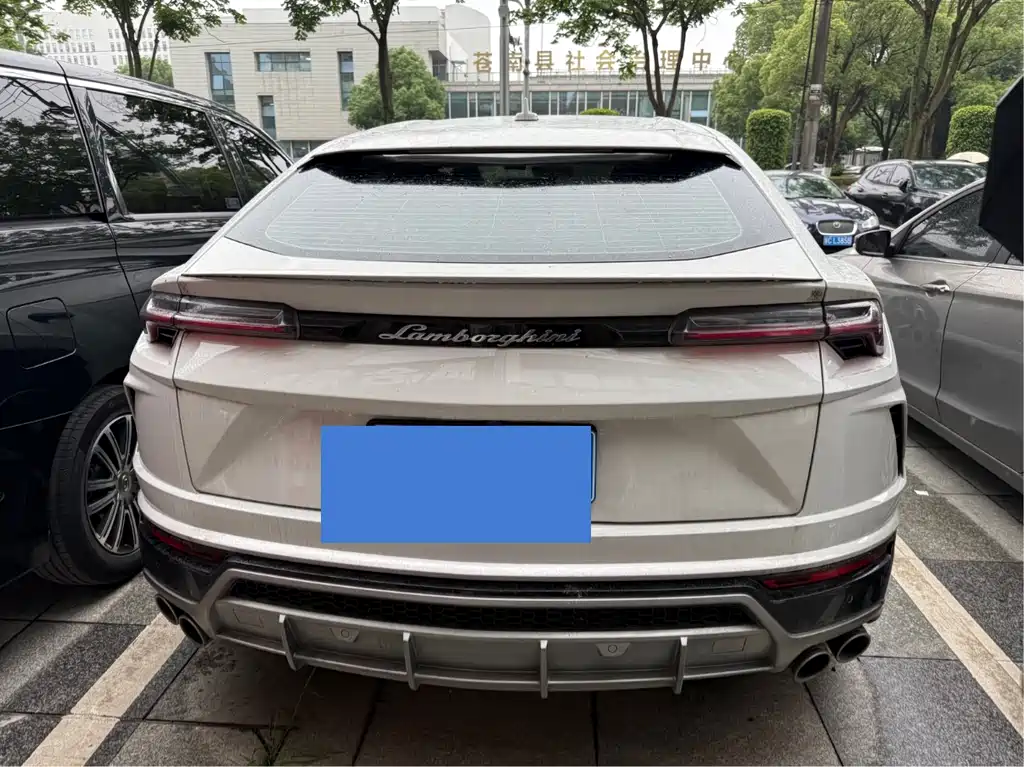 Lamborghini Urus 2020 — фото 11