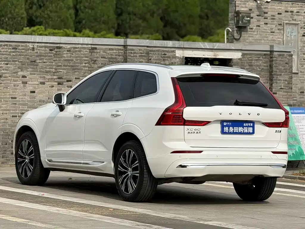 Volvo XC60 2022 — фото 3