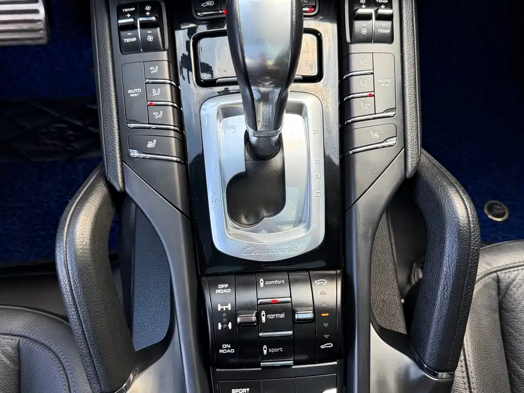 Porsche Cayenne 2015 — фото 10