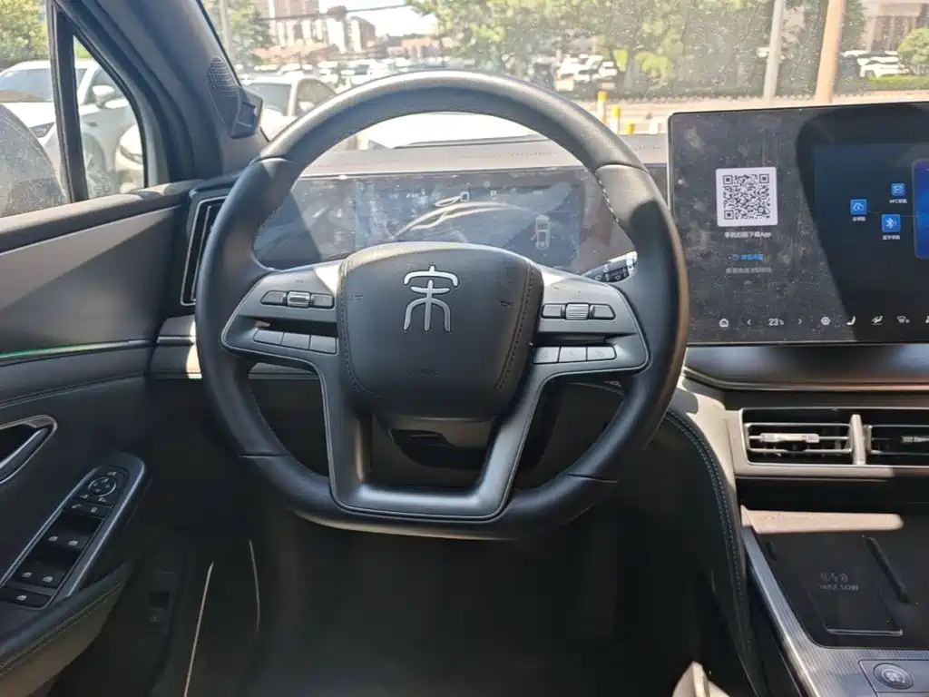 BYD L DM-i 2025 — фото 11
