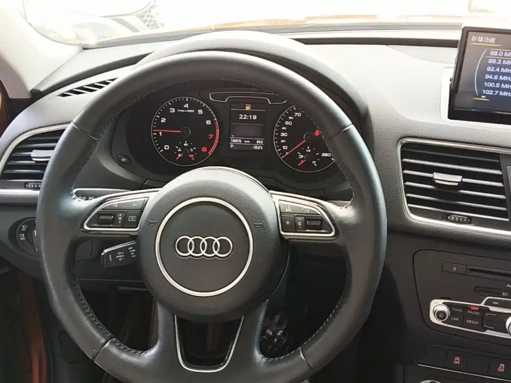 Audi Q3 2014 — фото 11