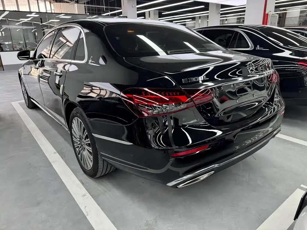Mercedes-Benz E-Class 2023 — фото 13